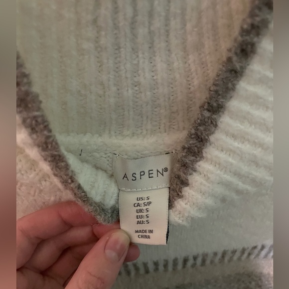 Aspen Women’s Turtleneck Sweater - Picture 3 of 3